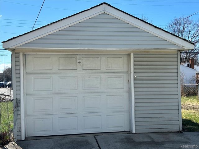 7546 Sterling, Center Line, MI 48015