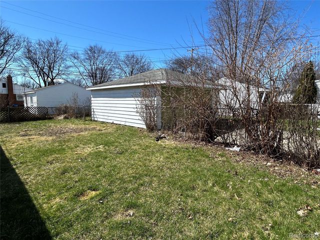 7546 Sterling, Center Line, MI 48015