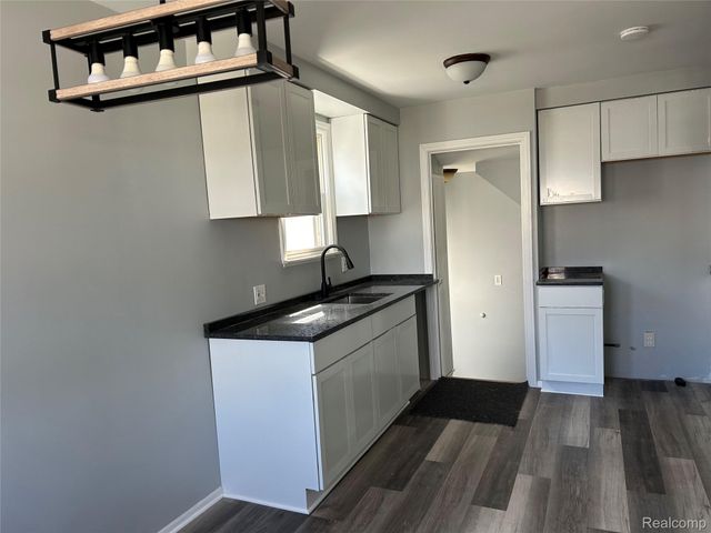 7546 Sterling, Center Line, MI 48015