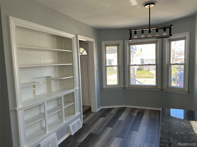 7546 Sterling, Center Line, MI 48015