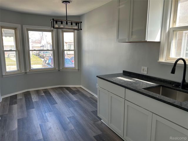 7546 Sterling, Center Line, MI 48015