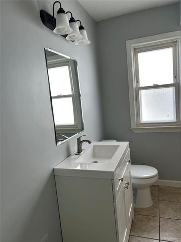 7546 Sterling, Center Line, MI 48015