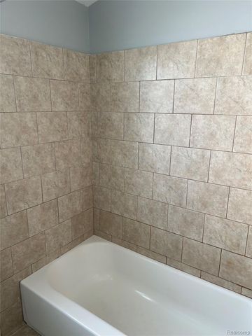 7546 Sterling, Center Line, MI 48015