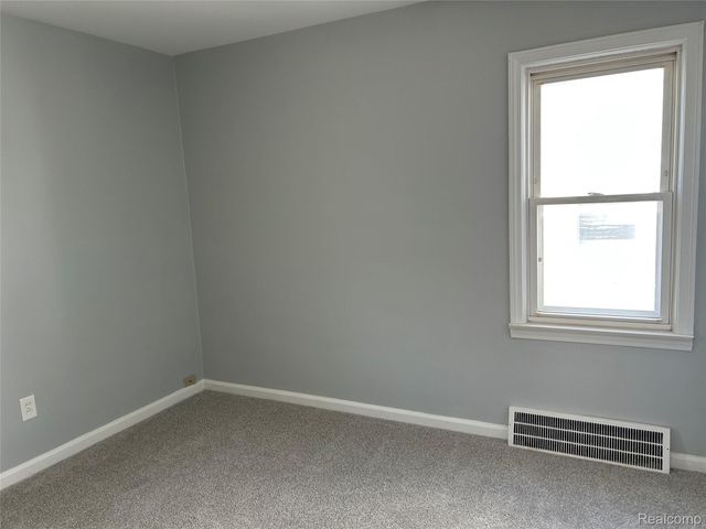 7546 Sterling, Center Line, MI 48015