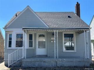 7546 Sterling, Center Line, MI 48015