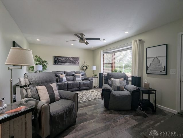 1977 Willoughby Avenue, Moorefield Twp, OH 45502