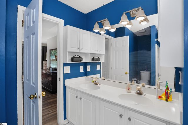 5 Valley Glenn Court, Greer, SC 29650