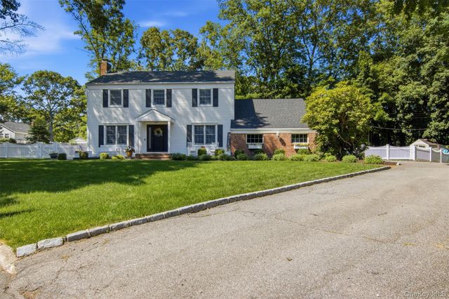 28 Village Woods Road, Port Jefferson, NY 11777