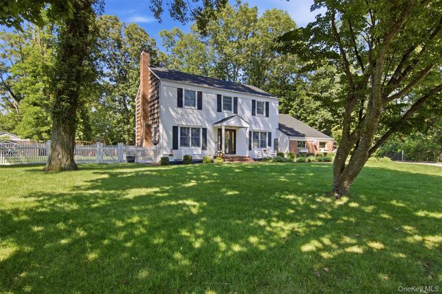 28 Village Woods Road, Port Jefferson, NY 11777