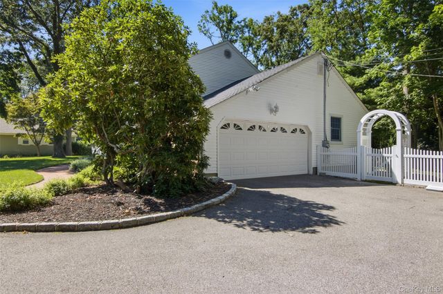 28 Village Woods Road, Port Jefferson, NY 11777