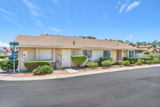 9528 eve, Santee, CA 92071