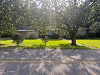 230 N Vardaman Street, Wiggins, MS 39577