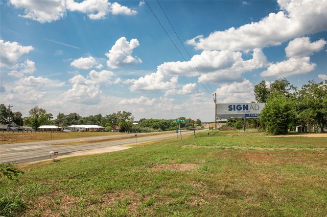 30 Red Tip LN, Brenham, TX 77833