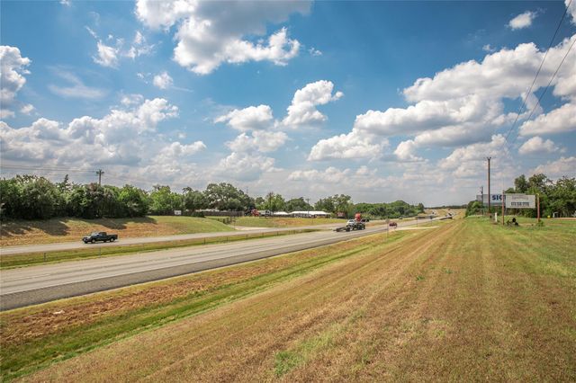 30 Red Tip LN, Brenham, TX 77833