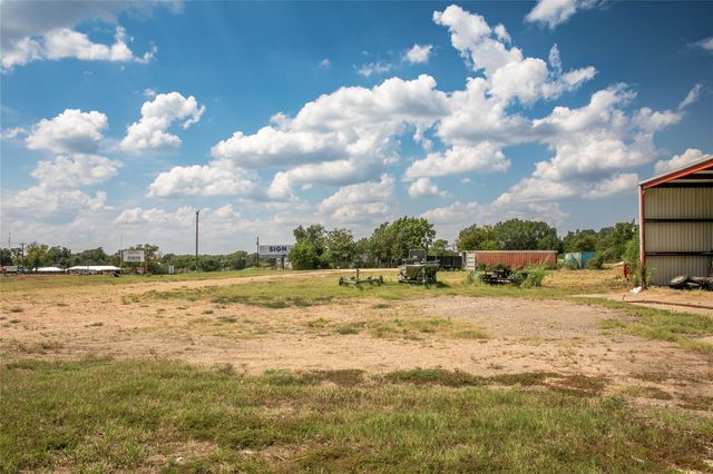 30 Red Tip LN, Brenham, TX 77833