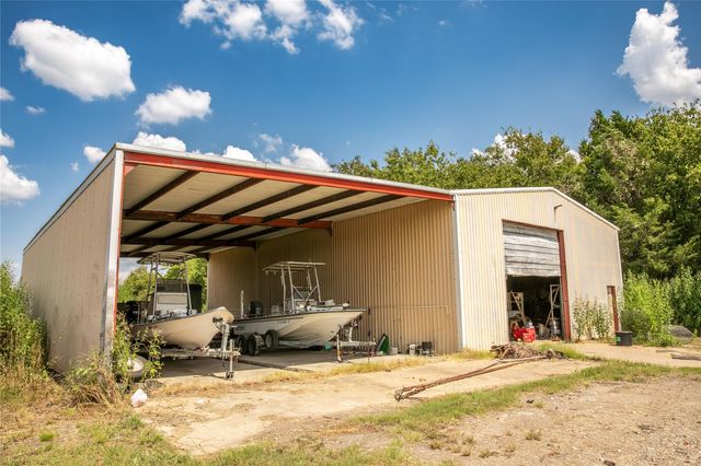 30 Red Tip LN, Brenham, TX 77833
