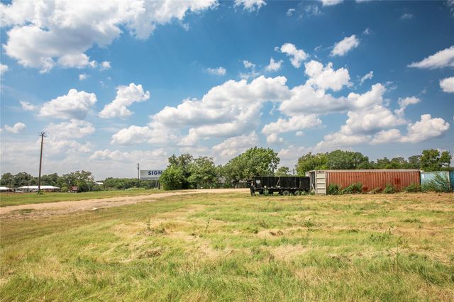 30 Red Tip LN, Brenham, TX 77833