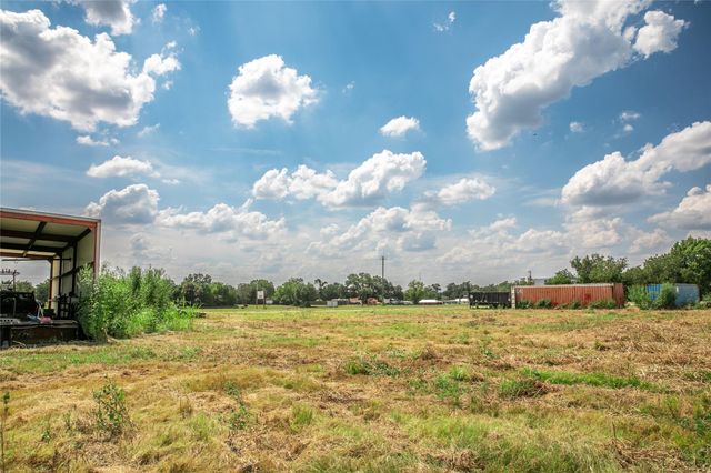 30 Red Tip LN, Brenham, TX 77833