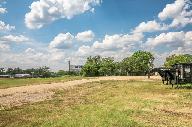 30 Red Tip LN, Brenham, TX 77833