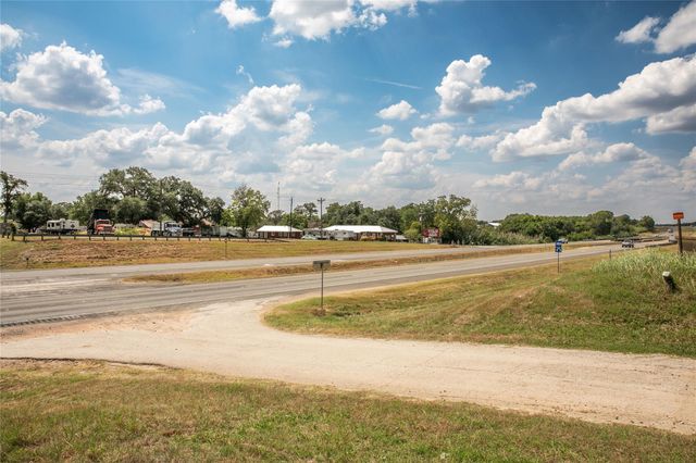 30 Red Tip LN, Brenham, TX 77833