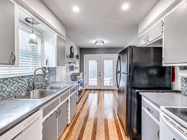 411 Oak Creek Drive, Yukon, OK 73099