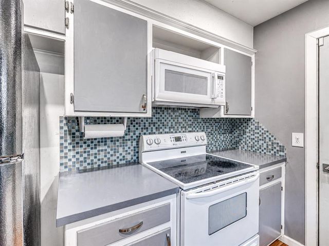 411 Oak Creek Drive, Yukon, OK 73099