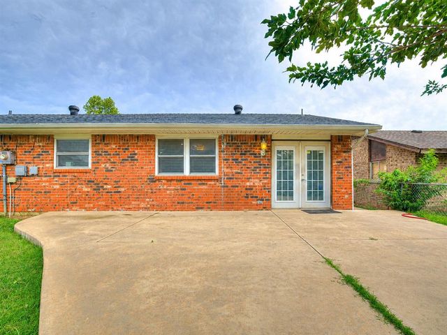 411 Oak Creek Drive, Yukon, OK 73099