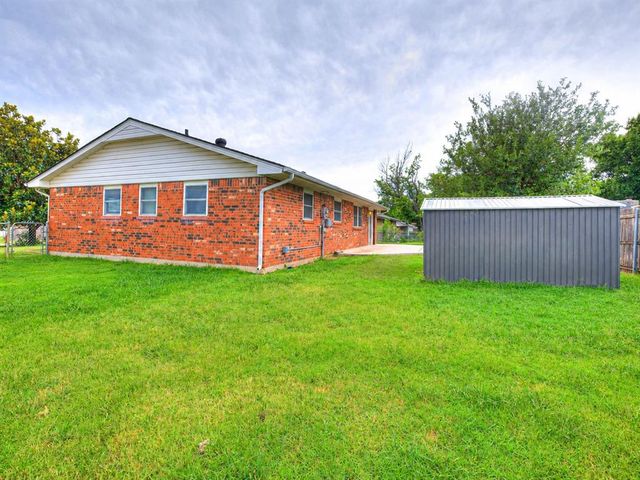 411 Oak Creek Drive, Yukon, OK 73099
