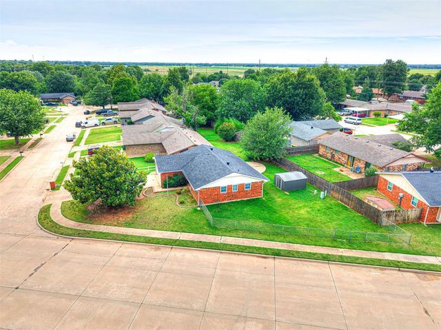 411 Oak Creek Drive, Yukon, OK 73099