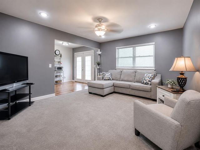 411 Oak Creek Drive, Yukon, OK 73099