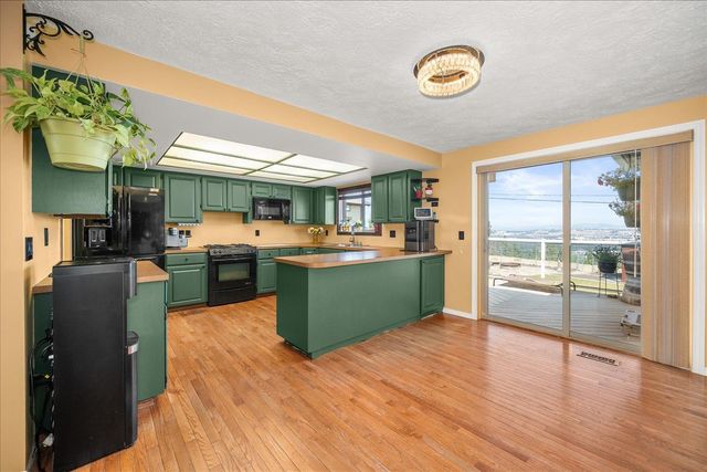 8116 N N Panorama Dr, Spokane, WA 99208