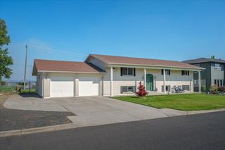 8116 N N Panorama Dr, Spokane, WA 99208