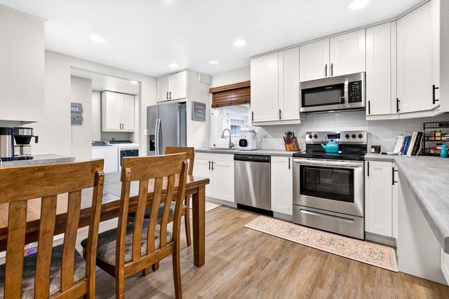 1730 W EDGEWOOD DRIVE, Appleton, WI 54913