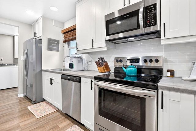 1730 W EDGEWOOD DRIVE, Appleton, WI 54913