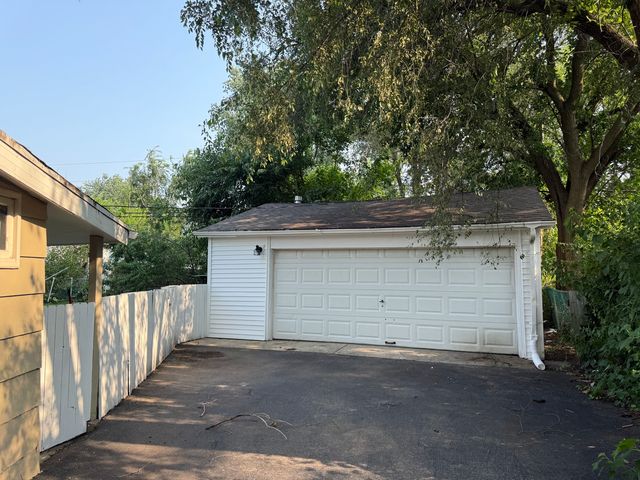 533 Redwood Road, Bolingbrook, IL 60440