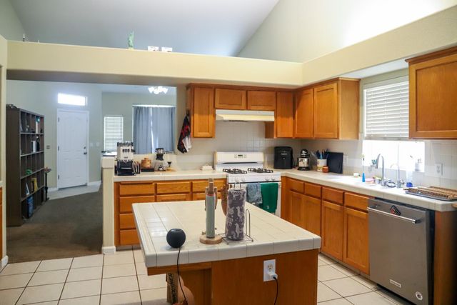 2098 E Revere Road, Fresno, CA 93720