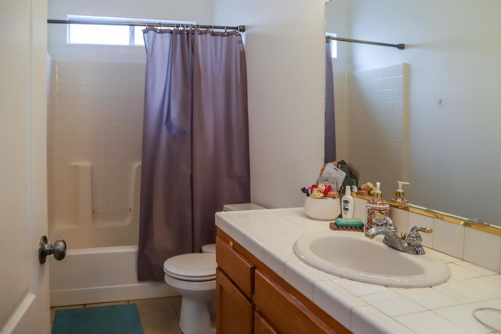Image 10 of property listing at 2098 E Revere Road, Fresno, CA 93720