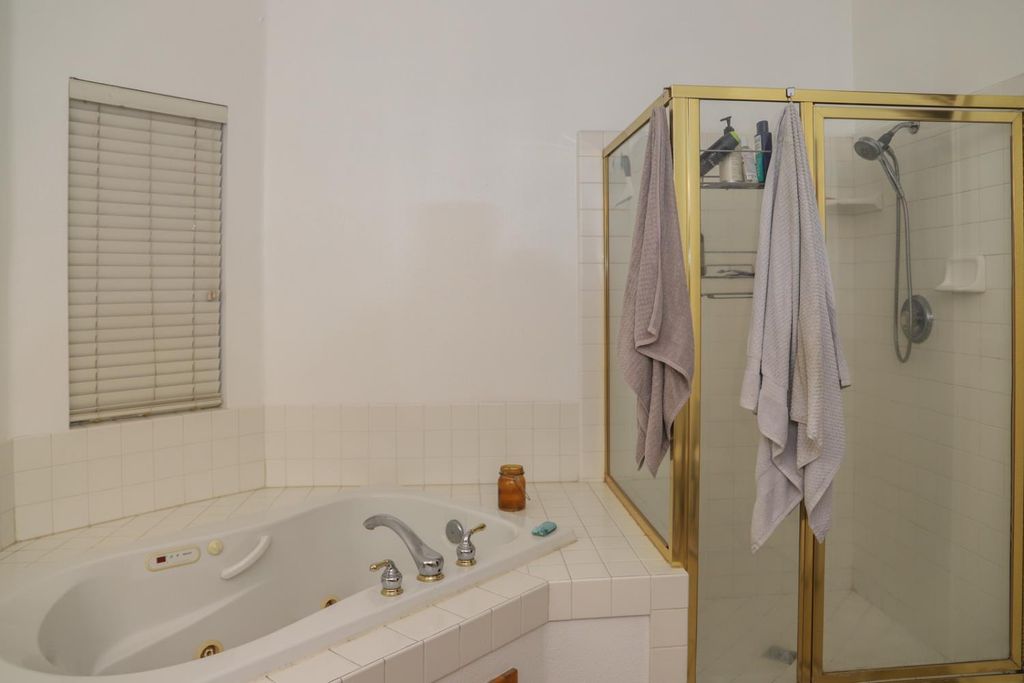 Image 17 of property listing at 2098 E Revere Road, Fresno, CA 93720