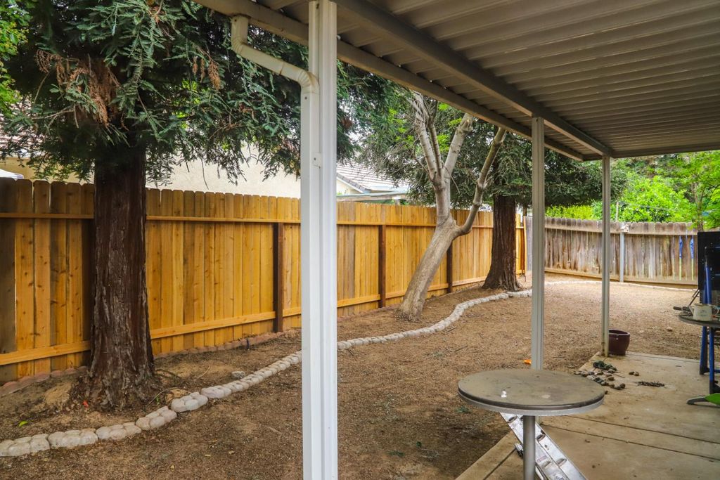 Image 19 of property listing at 2098 E Revere Road, Fresno, CA 93720