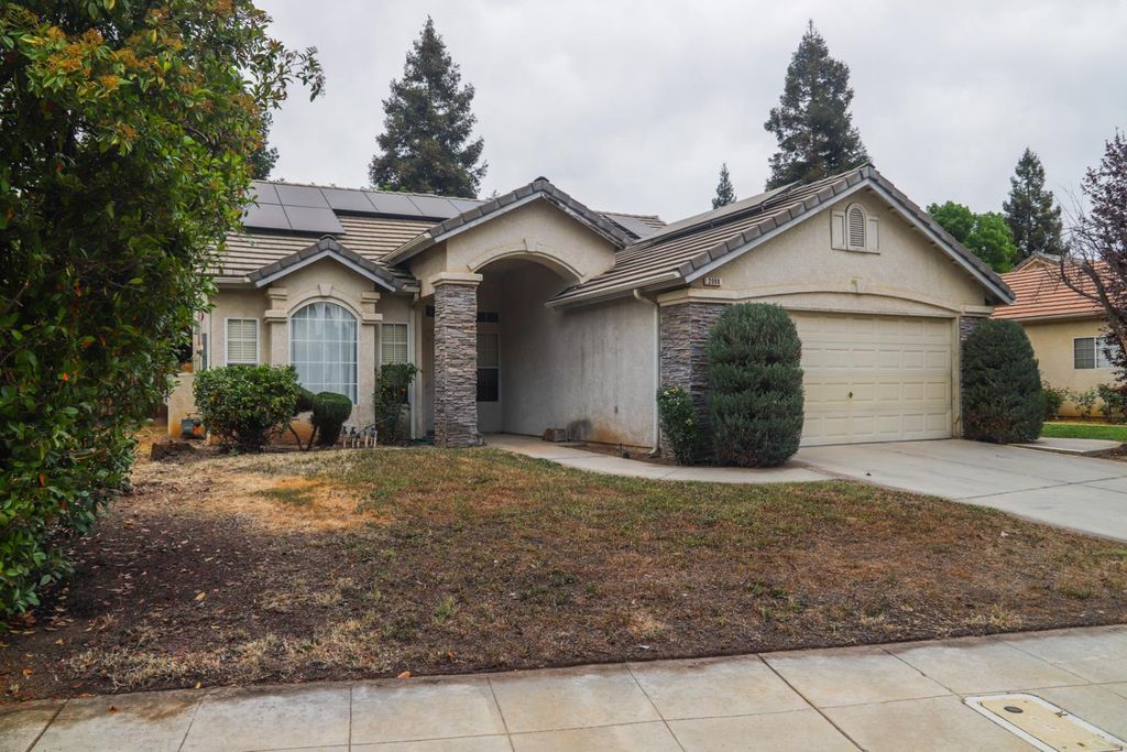 Image 2 of property listing at 2098 E Revere Road, Fresno, CA 93720