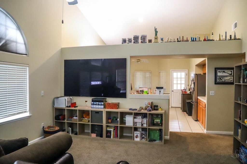 Image 5 of property listing at 2098 E Revere Road, Fresno, CA 93720