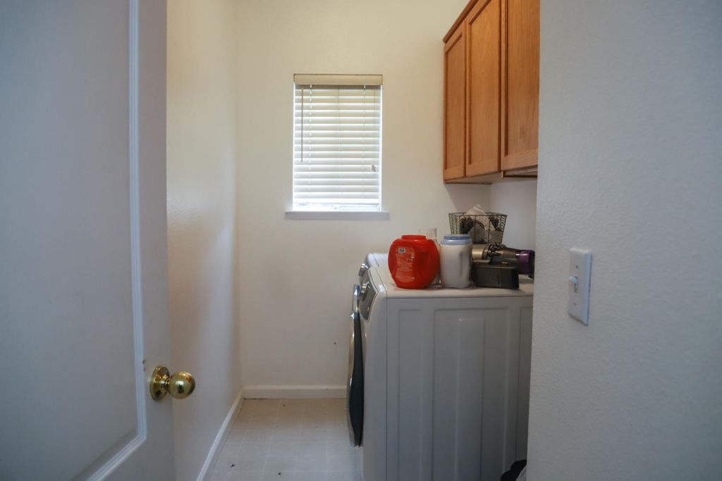 Image 8 of property listing at 2098 E Revere Road, Fresno, CA 93720