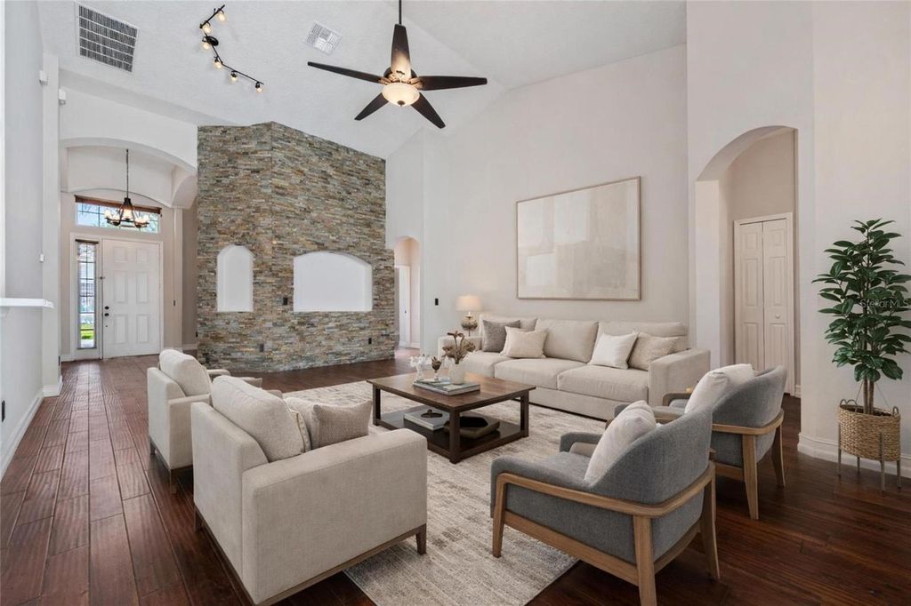 Image 2 of property listing at 3336 HERRINGRIDGE DRIVE, Orlando, FL 32812