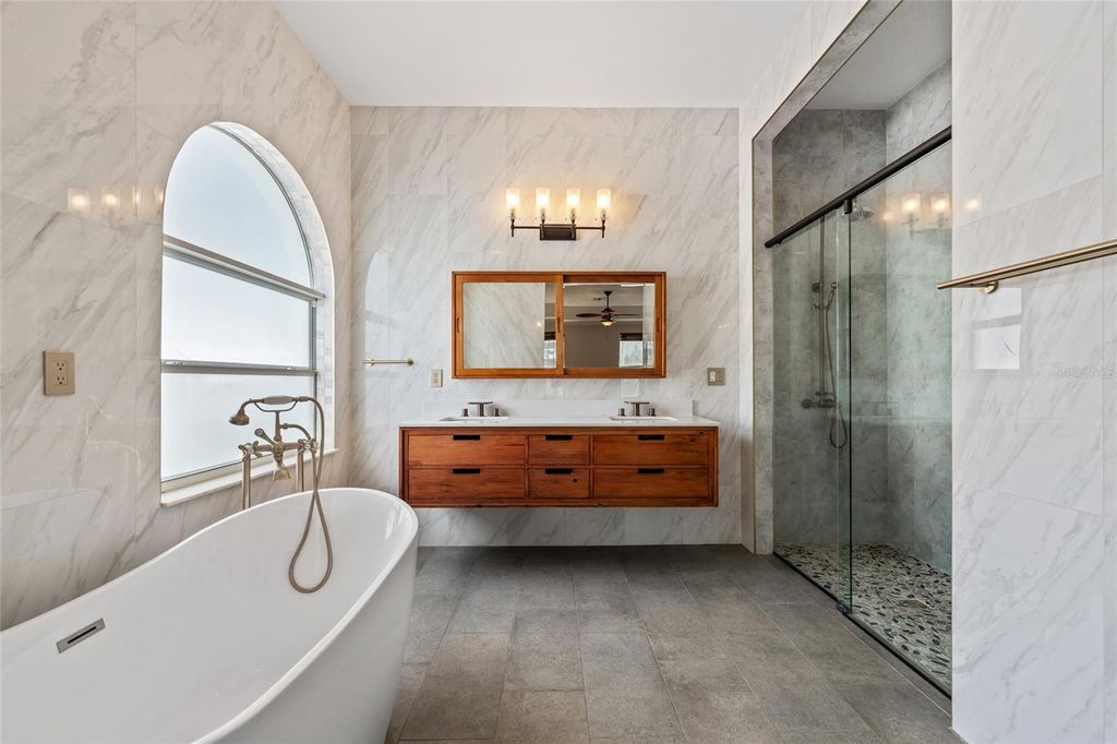 Image 7 of property listing at 3336 HERRINGRIDGE DRIVE, Orlando, FL 32812