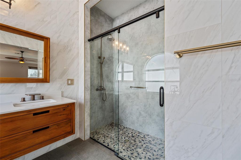 Image 8 of property listing at 3336 HERRINGRIDGE DRIVE, Orlando, FL 32812