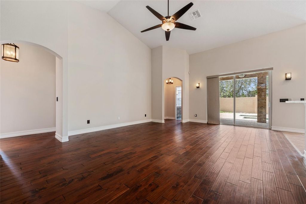 Image 10 of property listing at 3336 HERRINGRIDGE DRIVE, Orlando, FL 32812