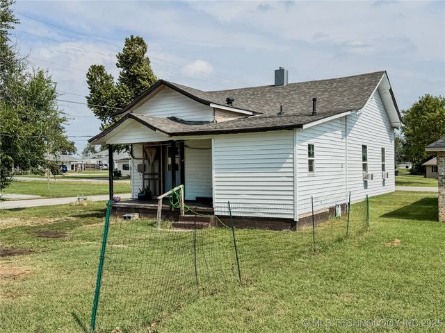 221 N Dorothy Avenue, Claremore, OK 74017