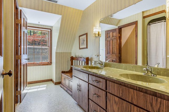 12 Olde Road, Hampton, NH 03842