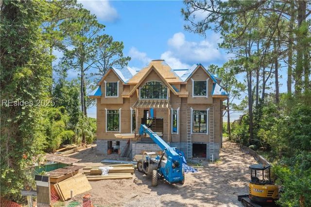 9 Brown Pelican Rd, Hilton Head Island, SC 29928