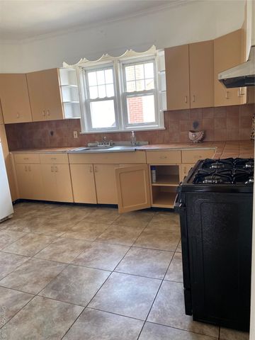 192 Beech Street, Valley Stream, NY 11580